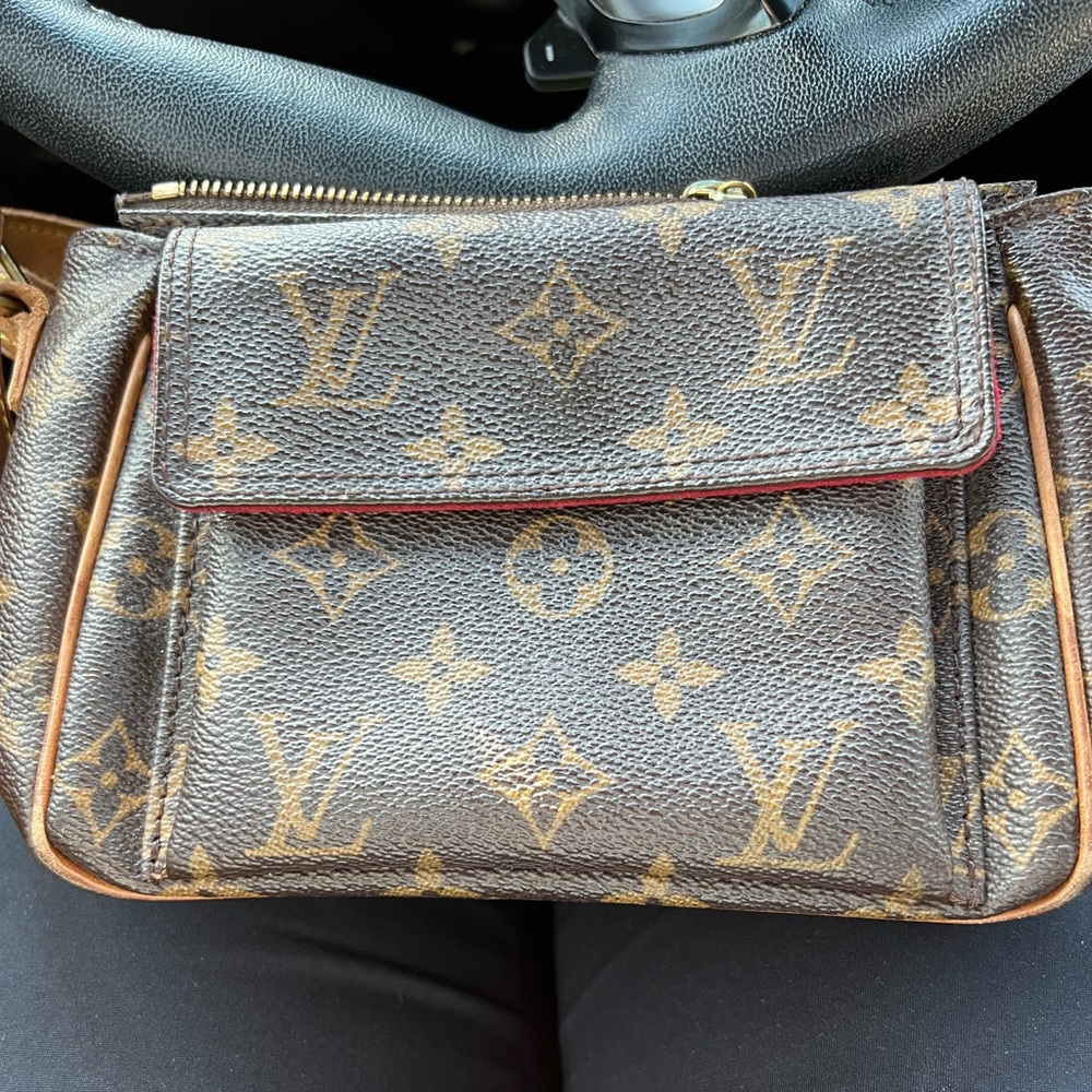 LOUIS VUITTON
Monogram Viva-Cité PM
